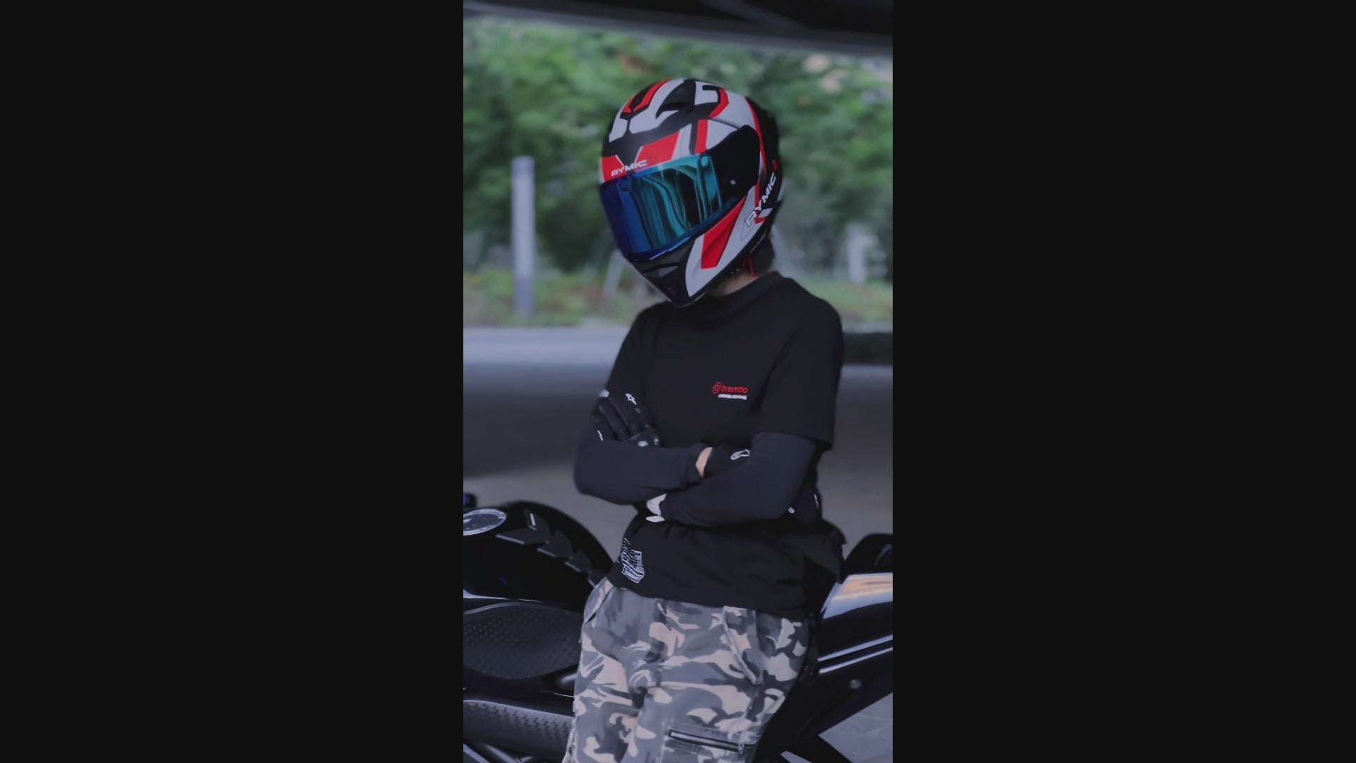 Load video: Video overview of the RYMIC sr6 full face helmet.