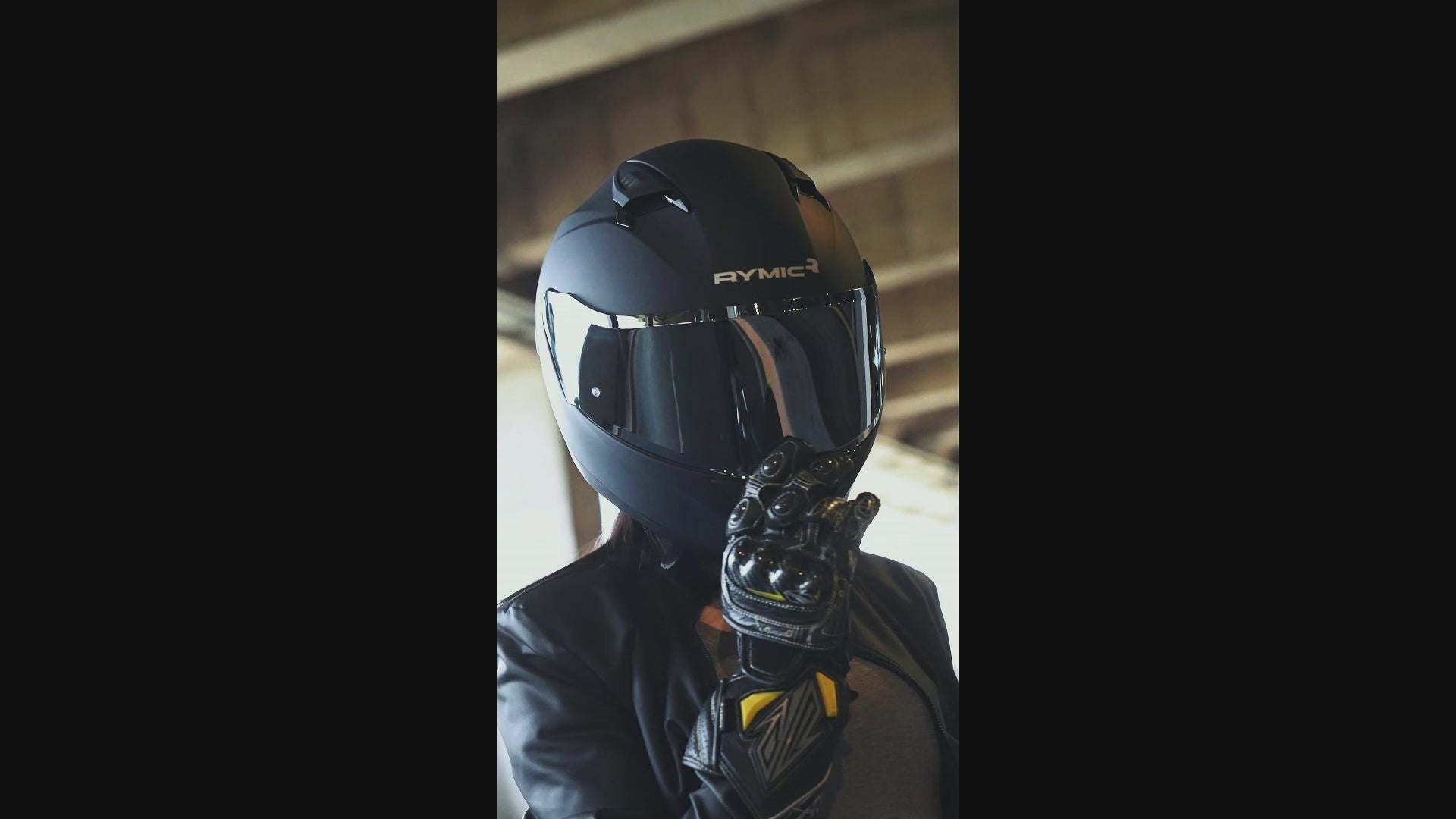Load video: Video overview of the RYMIC sr6 full face helmet.